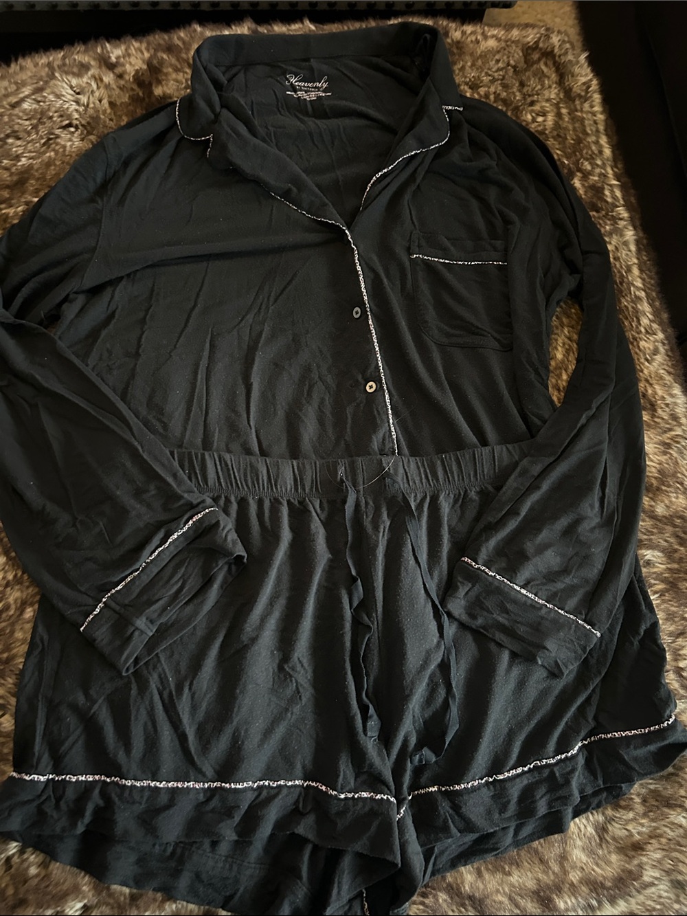 Heavenly Victoria’s Secret Black Long-Sleeve shorts Pajama Set